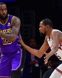 A-史密斯：詹杜被骂不为离队而是抱团&amp;投敌 若字母要走没人会骂他